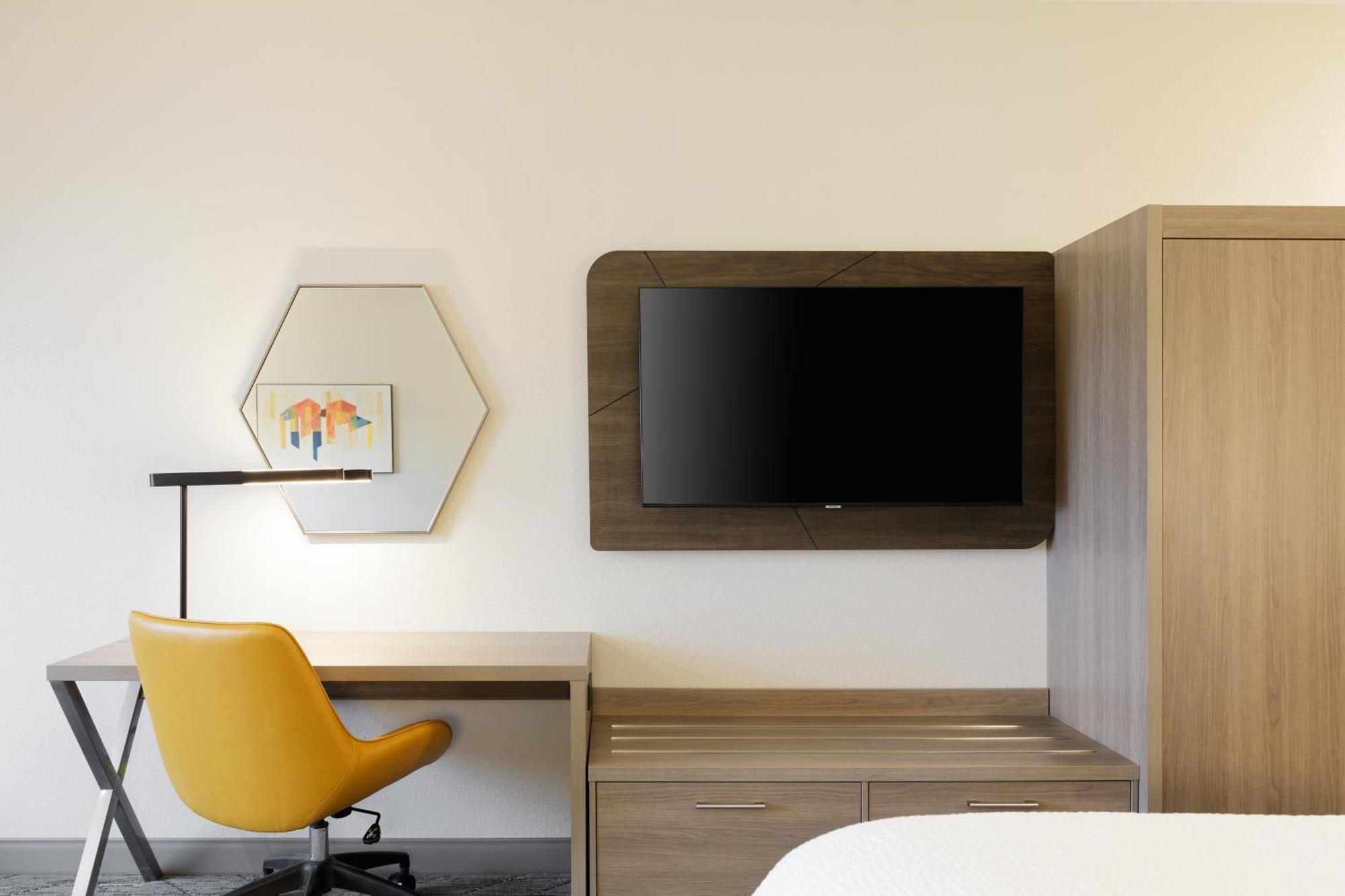 Express By Ihg Hotel 2*